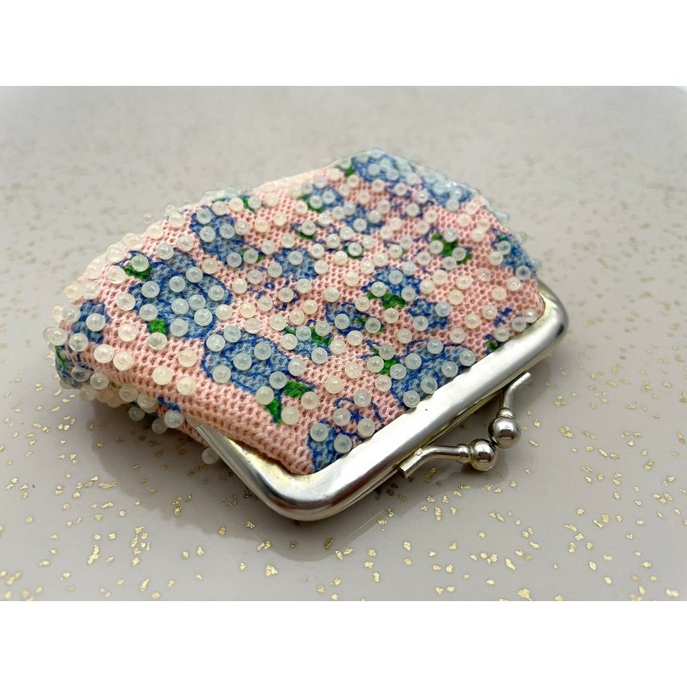 Vintage coin purse, kiss lock purse, beaded floral, 50s fashion accessory